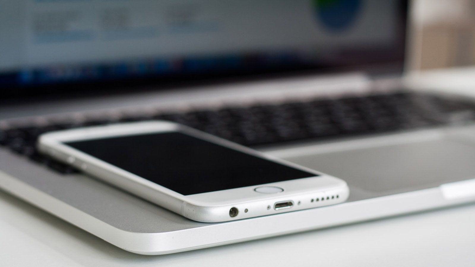 Qué puedo hacer si hay muchos aparatos conectados al Wi-Fi y quiero que funcione bien