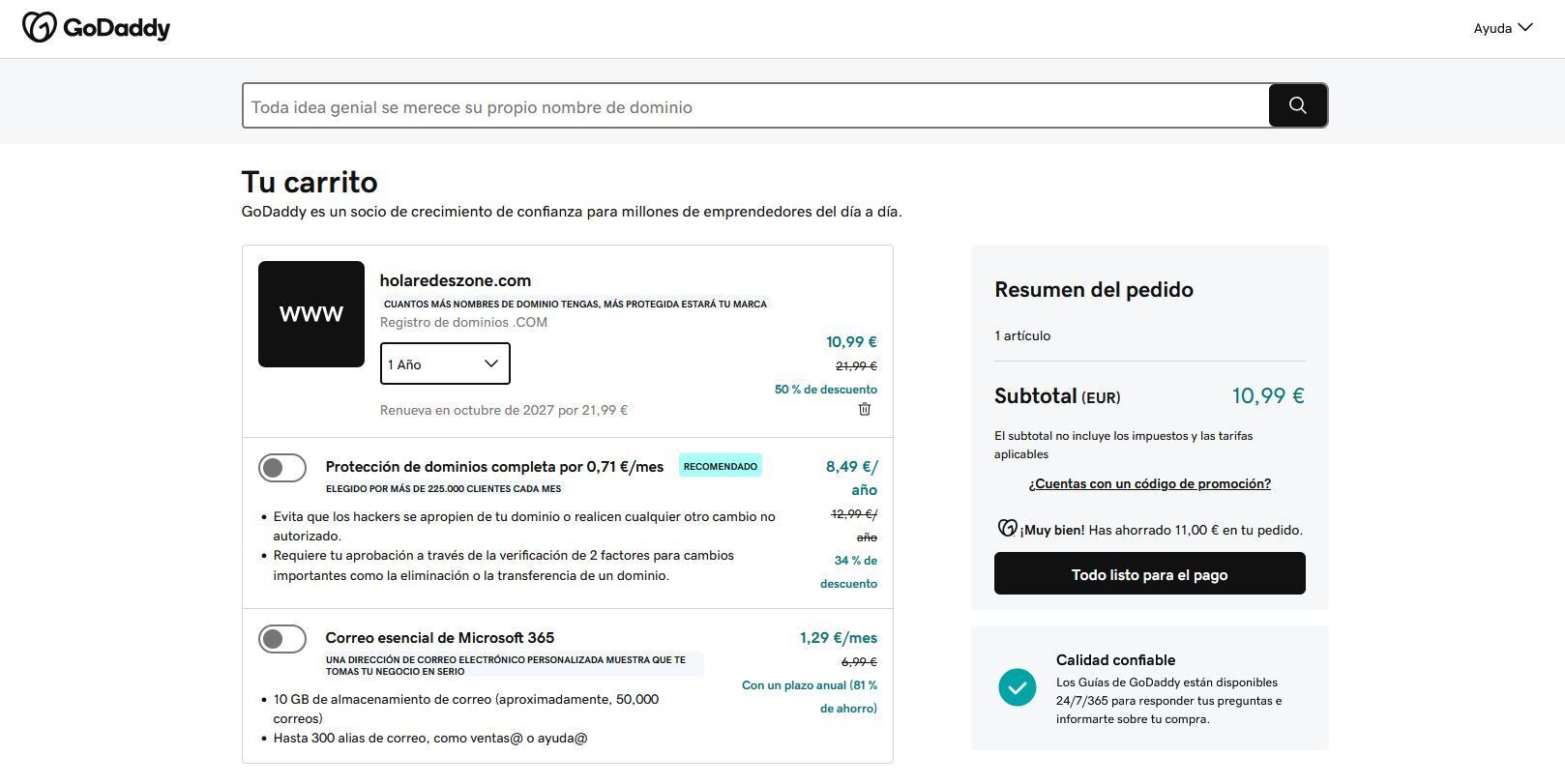 Interfaz del carrito de compra en la web de GoDaddy mostrando el desglose de precio de un dominio.