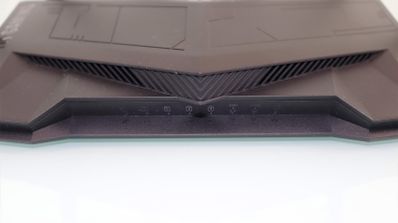 Detalle frontal del router ASUS TUF Gaming donde se aprecian los iconos indicadores de estado y las rejillas de ventilación.
