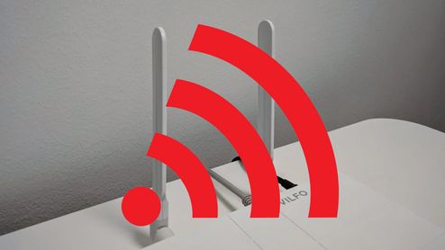 Símbolo de señal Wi-Fi en rojo superpuesto sobre un router blanco con dos antenas.