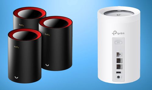 Comparativa visual entre tres nodos negros y rojos de un sistema mesh D-Link y un router mesh blanco de TP-Link.