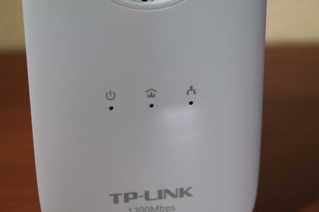Detalle de los indicadores LED de los TP-LINK TL-PA8030P