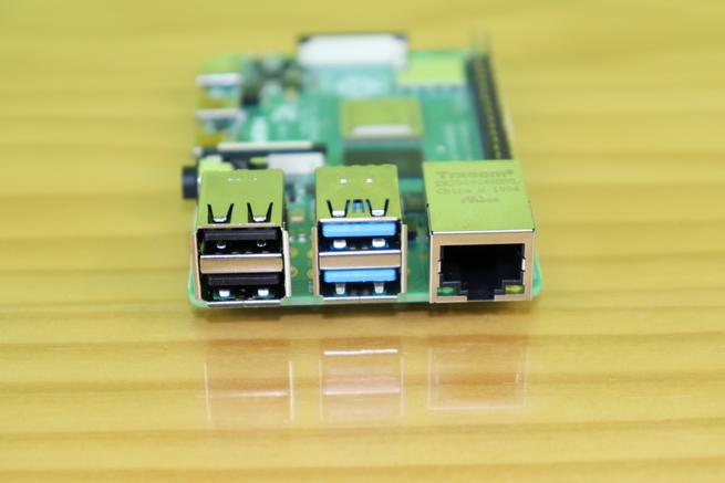 Puertos USB 2.0, puertos USB 3.0 de alto rendimiento y puerto Gigabit Ethernet de la Raspberry Pi 4